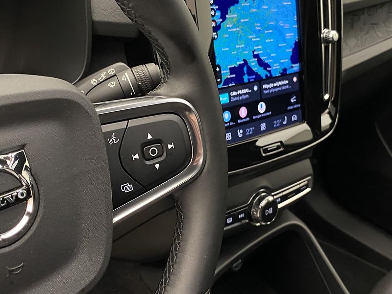 Volvo XC40 PURE ELECTRIC RECHARGE TWIN - fotka 21 z 58