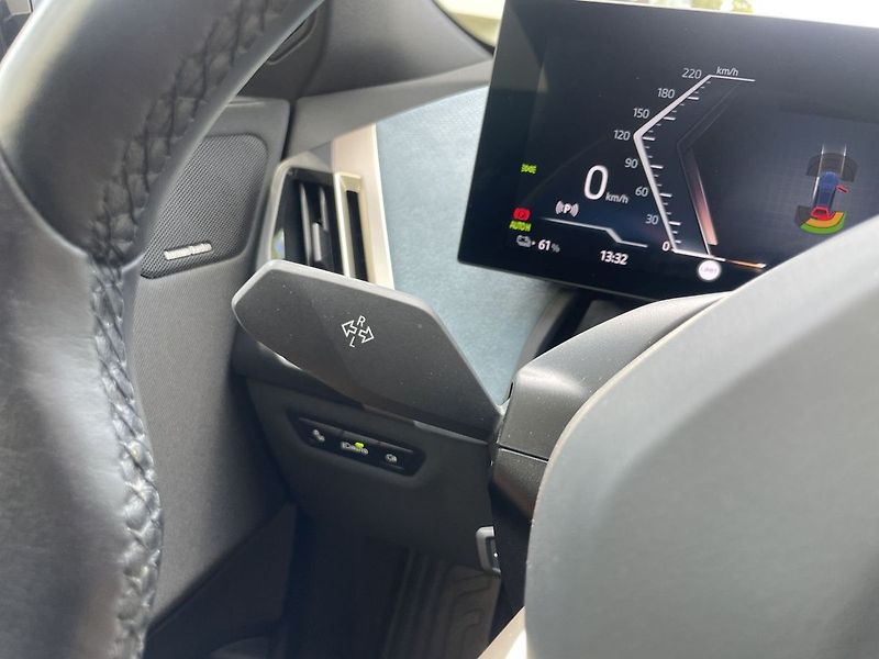 BMW Ostatní xDrive40 H&K REZERVACE - fotka 31 z 43