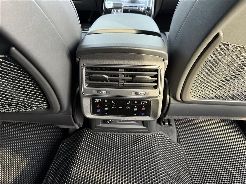 Audi Q7 50 TDI S-Line Quattro - fotka 27 z 37