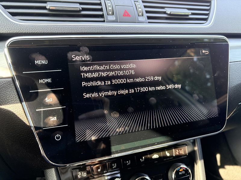 Škoda Superb 2.0TDI DSG MATRIX CANTON - fotka 40 z 59