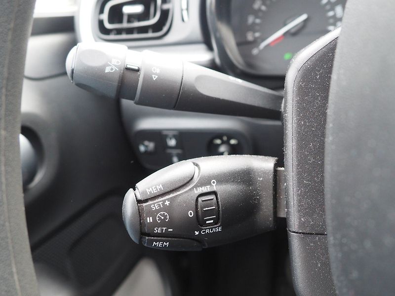 Citroën C3 (2019) 1.2 PureTech Feel - fotka 23 z 34