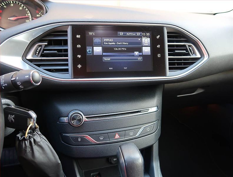 Peugeot 308 (2017) 1.6 BlueHDi, Automat, Navi - fotka 11 z 18