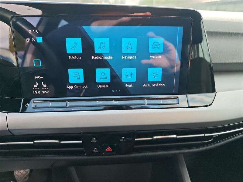 Volkswagen Golf 1,0 TSI Life - fotka 9 z 11
