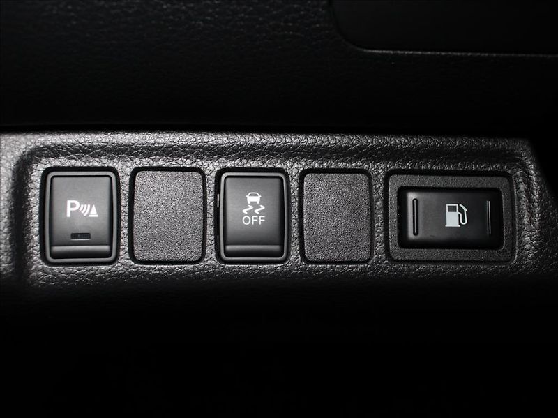 Nissan Navara 2,3 dCi 140kW AT Tekna 1.maj. - fotka 23 z 27