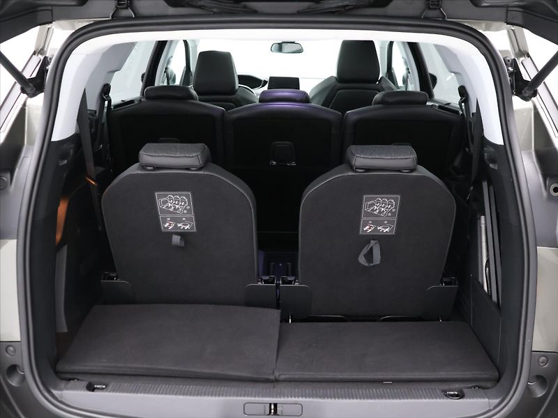 Peugeot 5008 1,2 PT 96kW Allure PANO 7-míst - fotka 10 z 33
