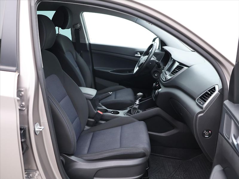 Hyundai Tucson 1,7 CRDi 85kW CZ Czech Edition - fotka 12 z 32