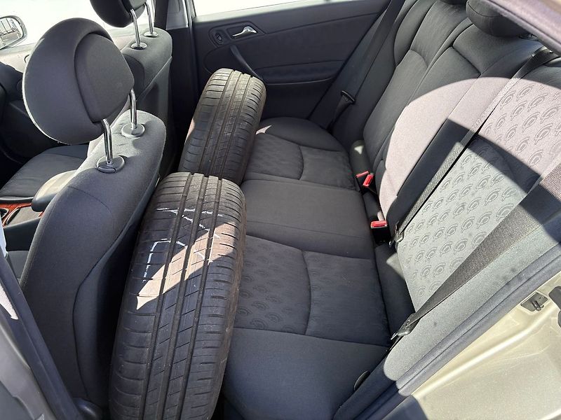 Mercedes-Benz Třídy C 1.7, 105kW, Kompressor - fotka 6 z 23
