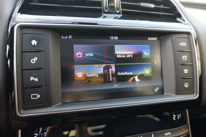 Jaguar XE 20t Prestige Meridian Kůže - fotka 31 z 35