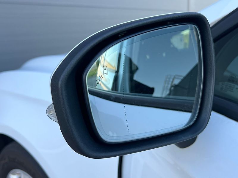 Ford Mondeo (2021) 2.0 TDCi-TAŽNÉ-VYHŘEV.S - fotka 12 z 48