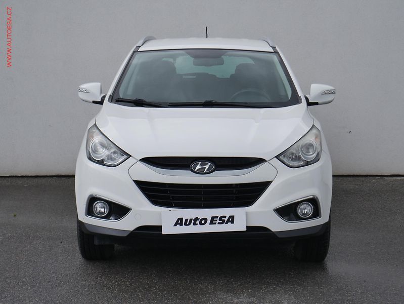 Hyundai ix35 (2012) 2.0 CRDi, ČR, AC, TZ, park - fotka 2 z 23