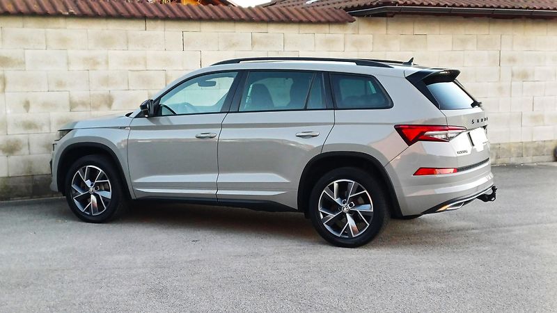 Škoda Kodiaq TDI 147kW 4x4 SPORTLINE-CR-DPH - fotka 7 z 50