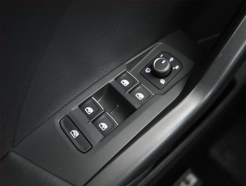 Volkswagen T-Cross (2023) Style 1.0 TSI - fotka 16 z 18