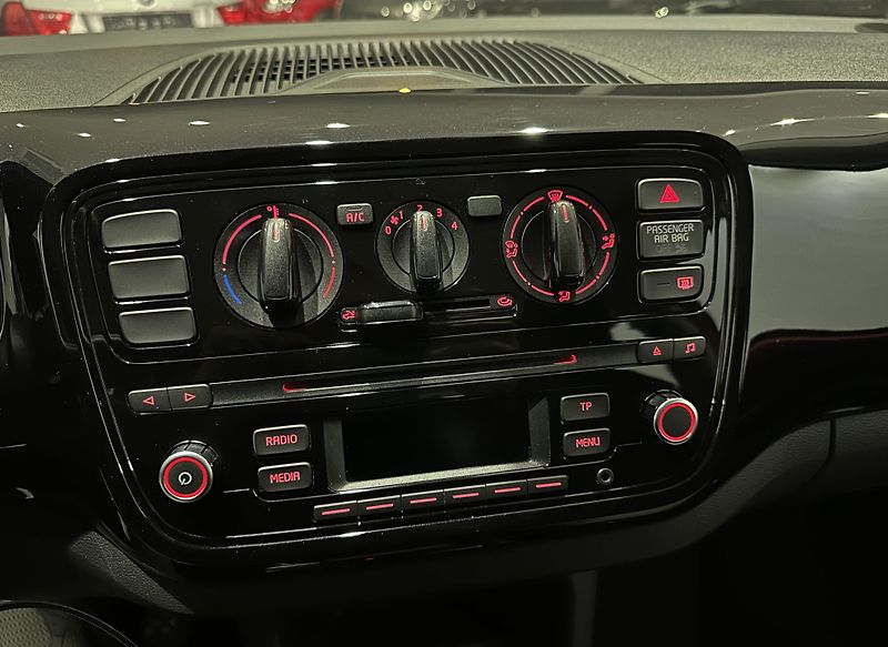 Volkswagen up! (2014) - fotka 45 z 45
