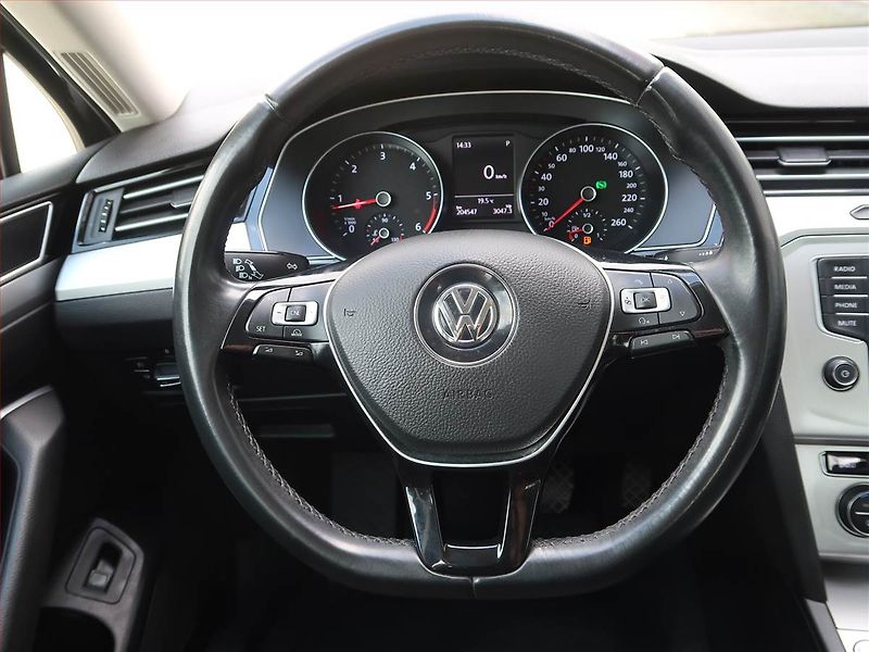Volkswagen Passat (2016) Business 2.0 TDI, Automat - fotka 16 z 18