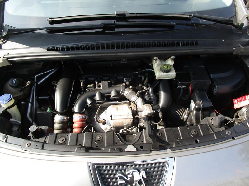 Peugeot 3008 1,6-115KW-NOVÉ KOTOUČE+BATERIE - fotka 14 z 15
