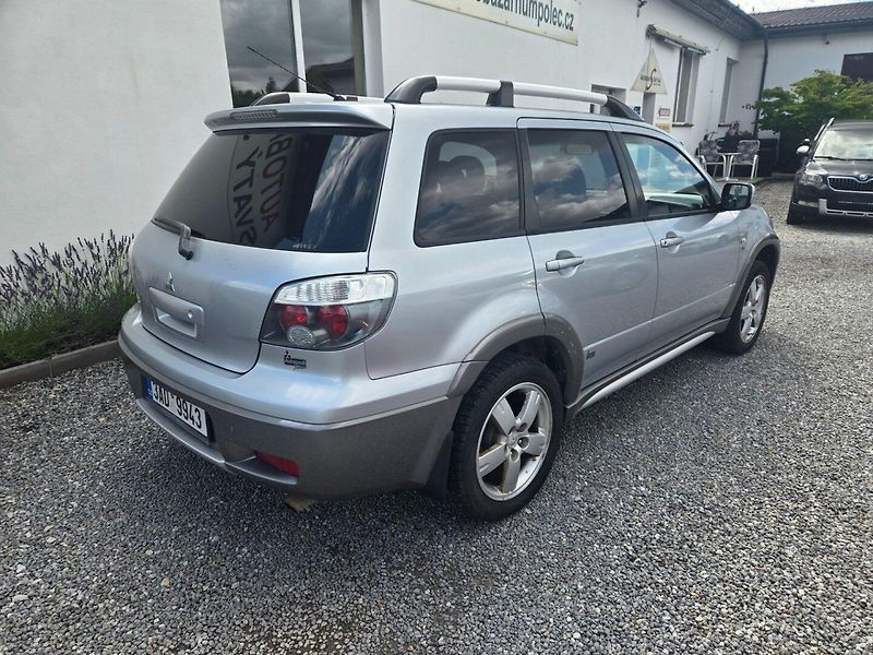 Mitsubishi Outlander (2005) 2.4 i 4x4 - fotka 4 z 28