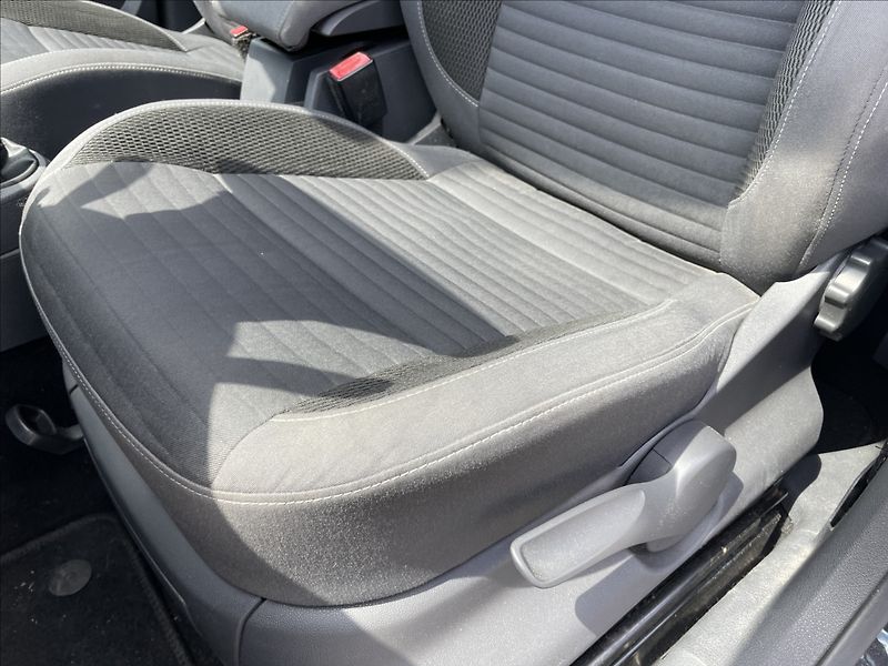 Volkswagen Caddy 2,0 TDi 103kw MAXI SOCCER 7mís - fotka 22 z 47