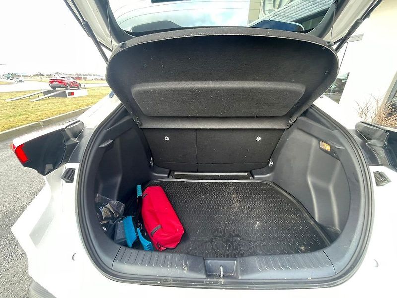 Toyota C-HR 1.8 Hybrid automat 140HP Style - fotka 11 z 23