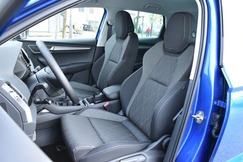 Škoda Karoq (2025) Top Selection 1,5 TSI 110 kW 6 - fotka 12 z 24