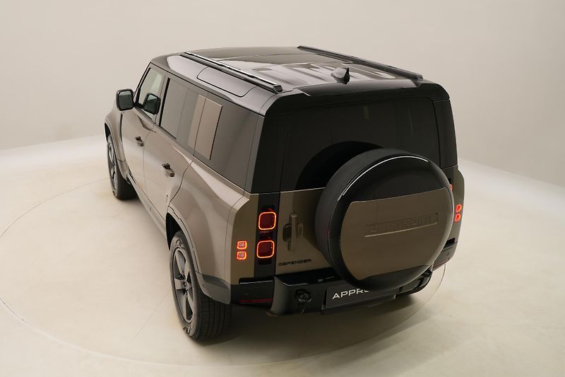 Land Rover Defender D300 X-DYNAMIC HSE AWD AUT CZ - fotka 17 z 53