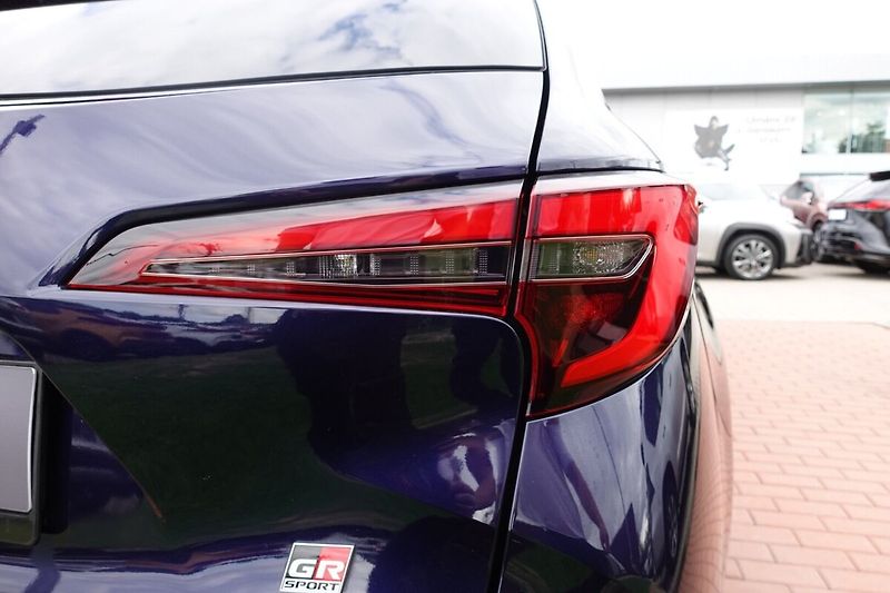 Toyota Corolla 2,0 HEV GR SPORT Dynamic JBL - fotka 32 z 33