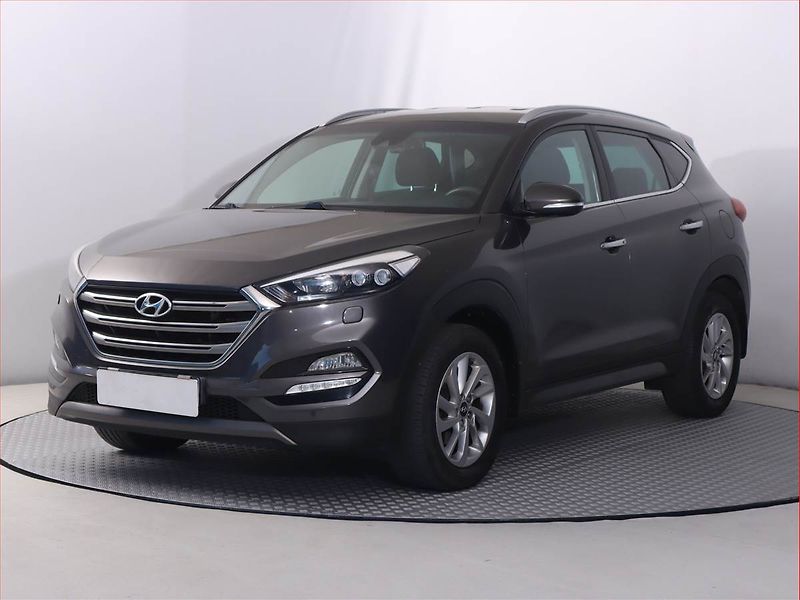 Hyundai Tucson (2016) Style 1.7 CRDi, Serv.kniha - fotka 2 z 19