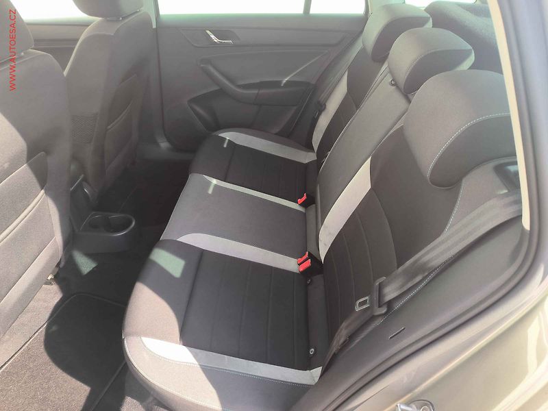 Škoda Rapid (2016) 1.4 TSi, Joy, DSG, xenon - fotka 10 z 20