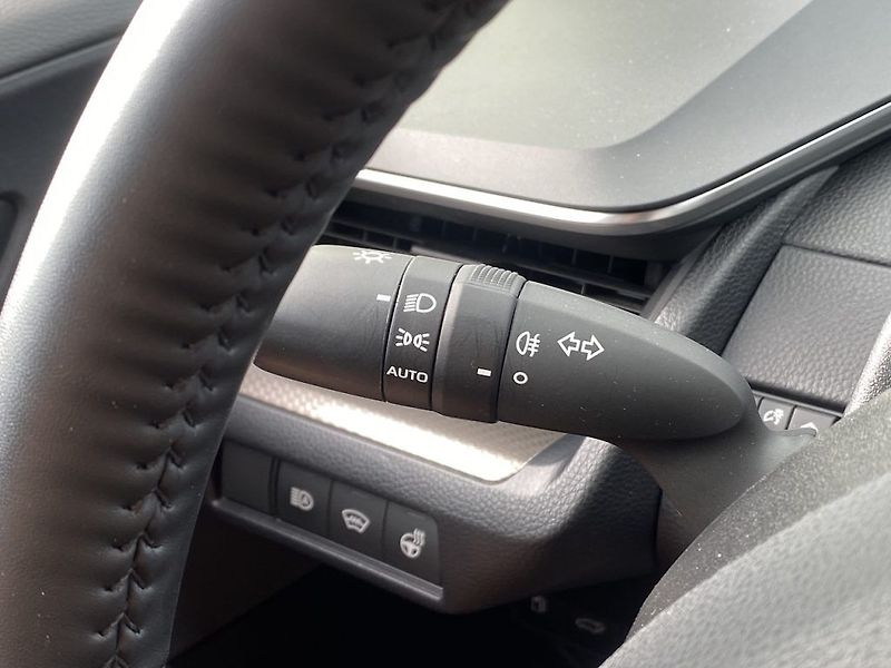 Toyota Prius 2.0Plug-in, ČR-1.maj, Prestige - fotka 17 z 36