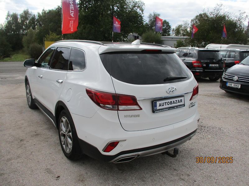 Hyundai Grand Santa Fe (2017) 2,2 CRDi AWD/ 4x4 - fotka 4 z 14