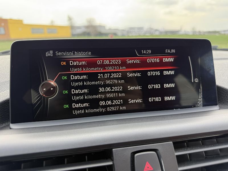 BMW Řada 1 M135i xDRIVE NAVI H/K LED KŮŽE - fotka 27 z 43