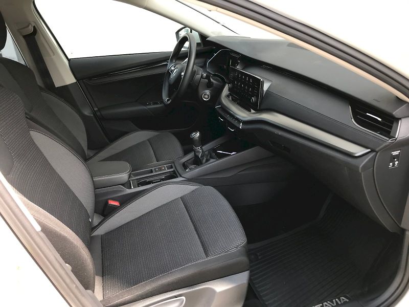 Škoda Octavia (2023) COM AMB TD 110/2.0 M6F - fotka 15 z 24