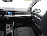 Volkswagen Golf (2024) Life 1.5 eTSI, digi klima - náhled 8