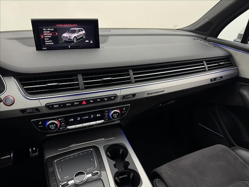 Audi SQ7 4,0 V8 MATRIX BOSE DPH 360° CZ - fotka 16 z 52