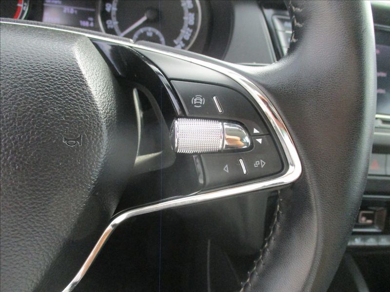 Škoda Fabia 1,0 TSI, klima,servis,1.maj,CZ - fotka 22 z 31