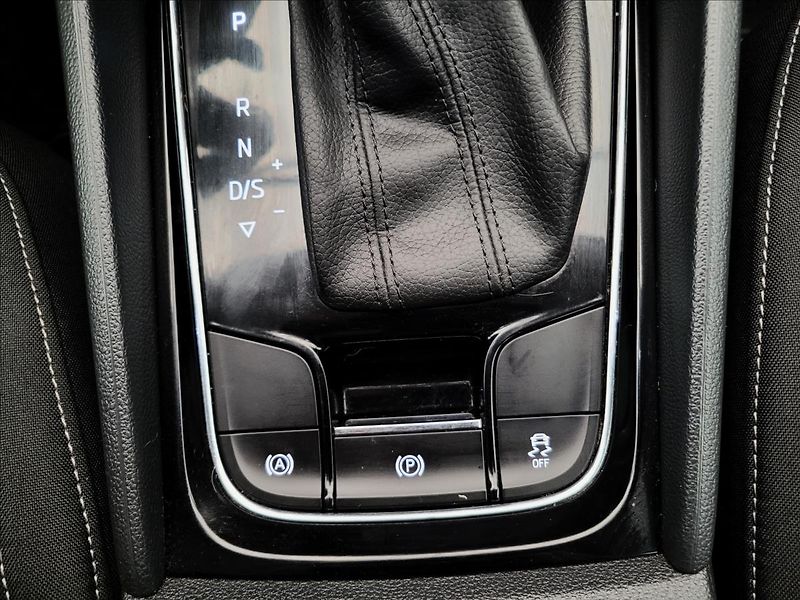 Škoda Karoq 1,5 TSI,DSG,navi,110kw - fotka 37 z 49