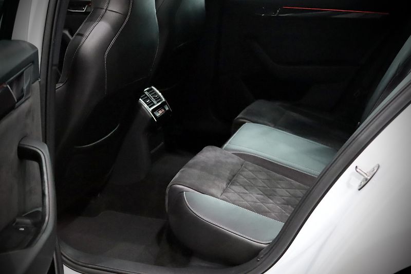 Škoda Superb 3 2.0 TSI 162 kW DSG Sportline - fotka 22 z 48