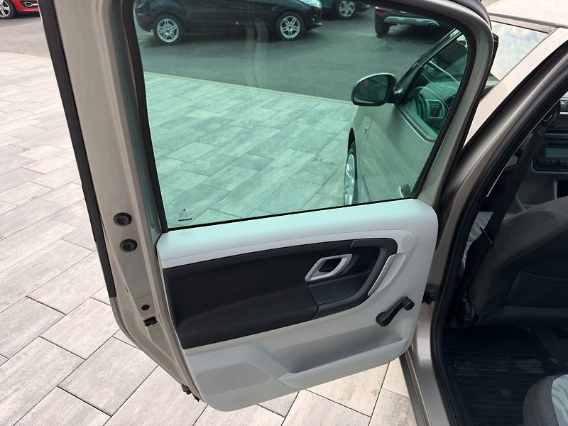 Škoda Roomster (2007) Style 1.4i 63kW - fotka 11 z 27