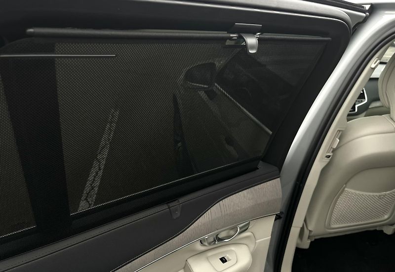 Volvo XC90 B5 (nafta) AWD PLUS BRIGHT *7M - fotka 17 z 42