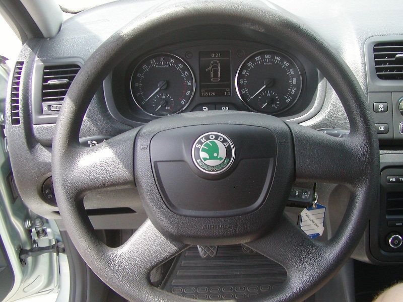 Škoda Fabia (2012) 1.6TDi,AMBIENTE, CLIMATRONIC!! - fotka 15 z 33
