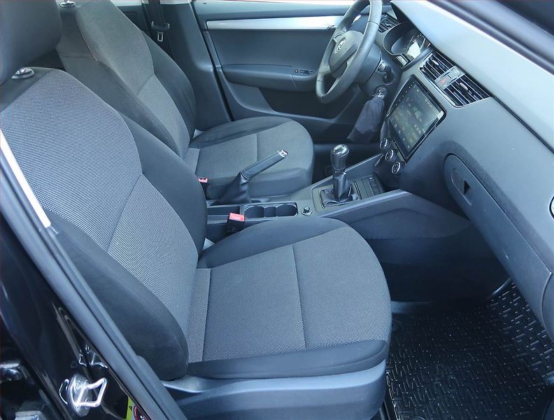 Škoda Octavia (2014) 1.6 TDI, Serv.kniha, Navi - fotka 9 z 16