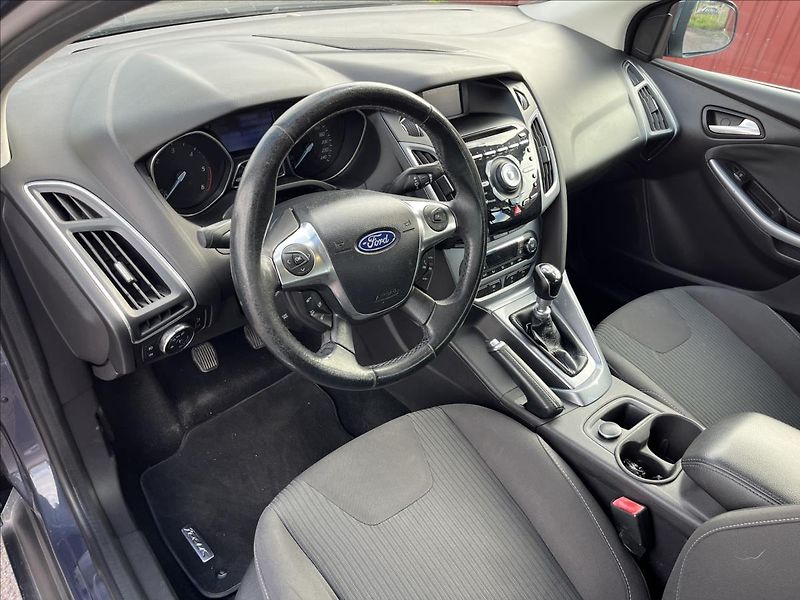 Ford Focus 1,6 TDCi KLIMA ROZVODY SERVIS - fotka 9 z 38