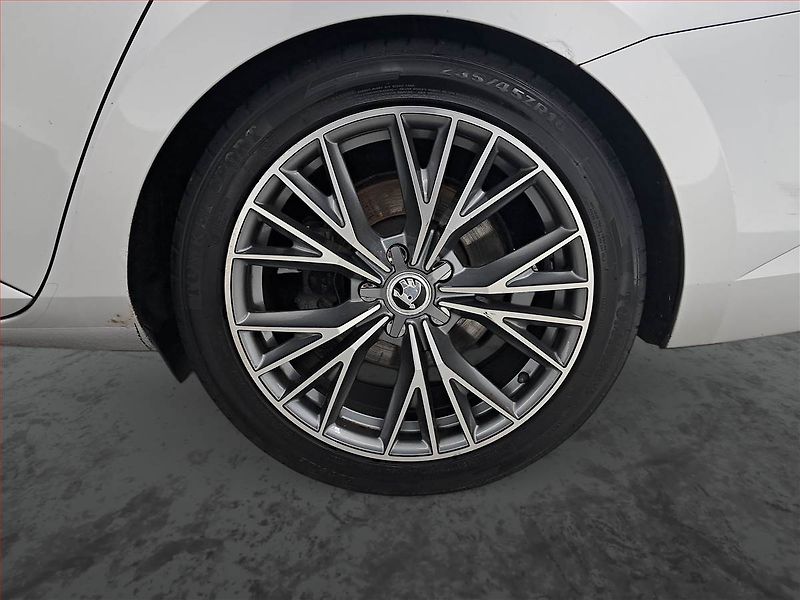 Škoda Superb (2015) Style 2.0 TDI, Kůže, Navi - fotka 15 z 19