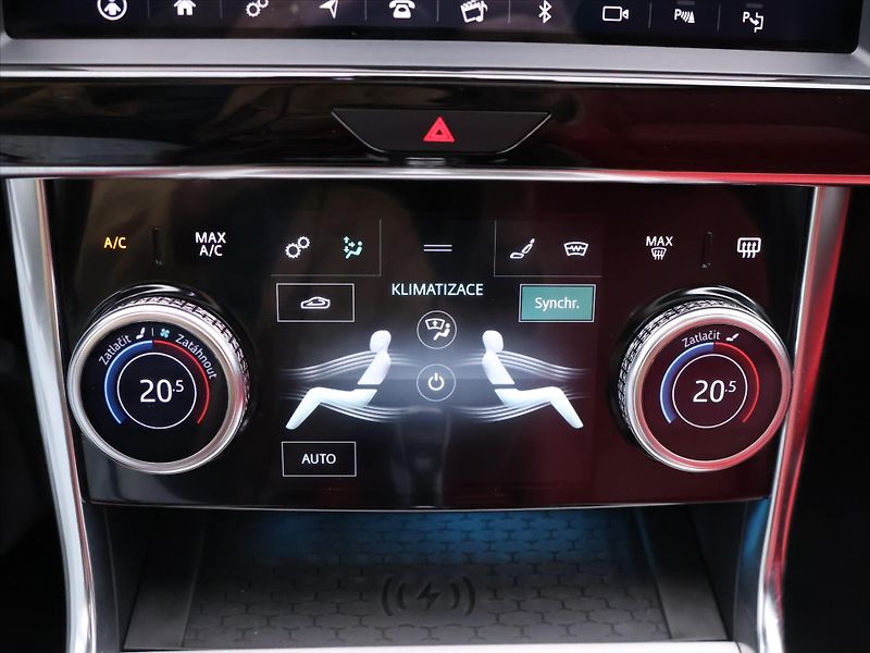 Jaguar XE 2,0 P300 221kW R-Dynamic DPH - fotka 29 z 43