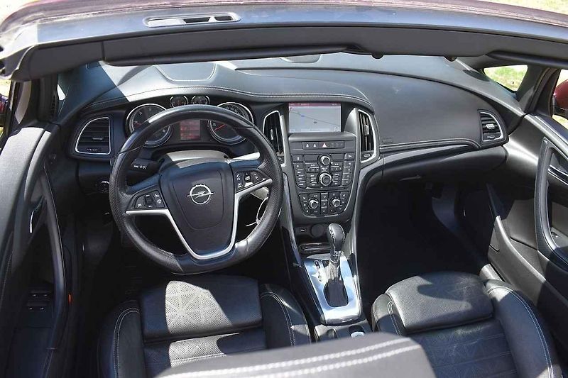 Opel Cascada se hodí třeba na výjižďky k vodě.