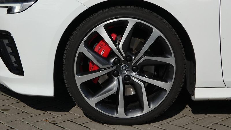 Opel Insignia 2,0 T 4x4 GSi - fotka 24 z 25