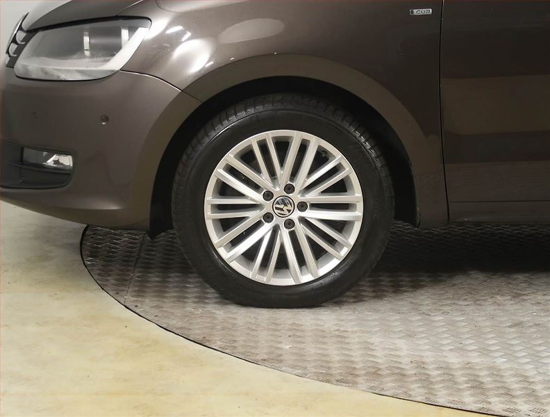 Volkswagen Sharan (2015) 2.0 TDI, Automat, 7 míst, Navi - fotka 15 z 29