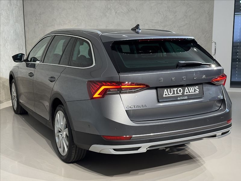 Škoda Octavia 2,0 TDi  DSG 4x4 Scout Virtual - fotka 10 z 47