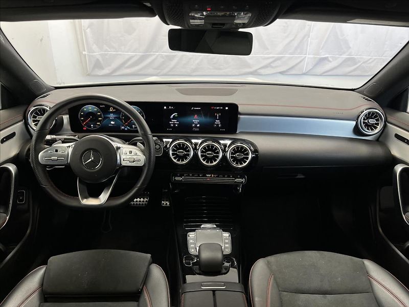 Mercedes-Benz CLA 250 e Shooting Brake AMG Line - fotka 13 z 23