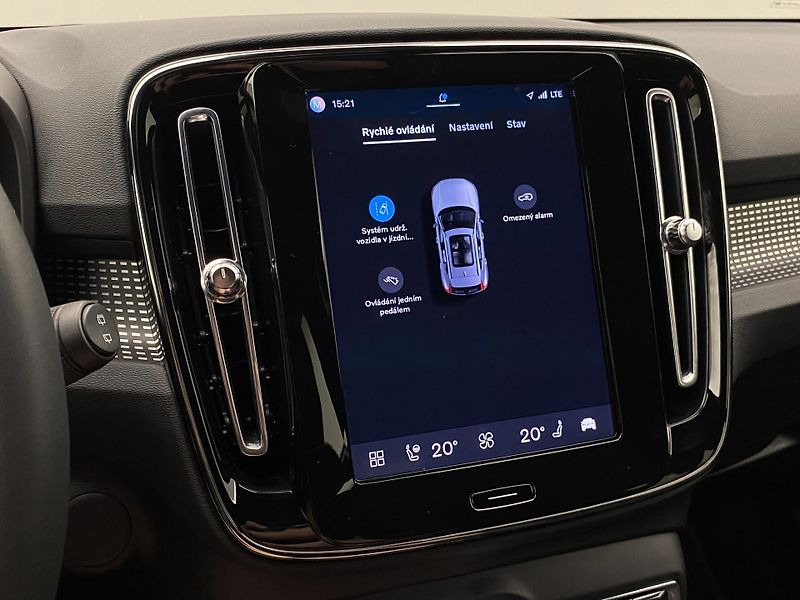 Volvo XC40 PURE ELECTRIC RECHARGE PLUS - fotka 38 z 51