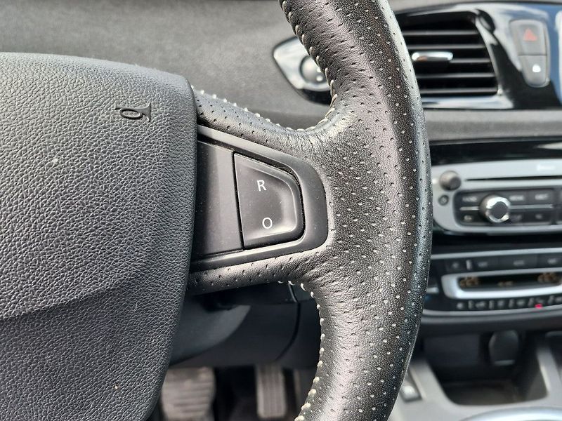 Renault Grand Scénic 1,6 DCi 96 kW - fotka 15 z 26